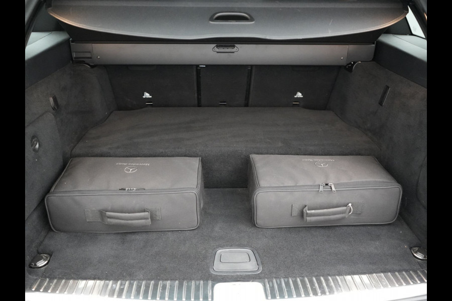 Mercedes-Benz C-Klasse Estate 300 e Business Solution AMG Plug In Hybrid 320pk PHEV | Trekhaak af Fabriek | Adaptive Cruise | Alcantara Sportstoelen Verwarmd | Apple Carplay | Camera | BLIS | 18"L.M |