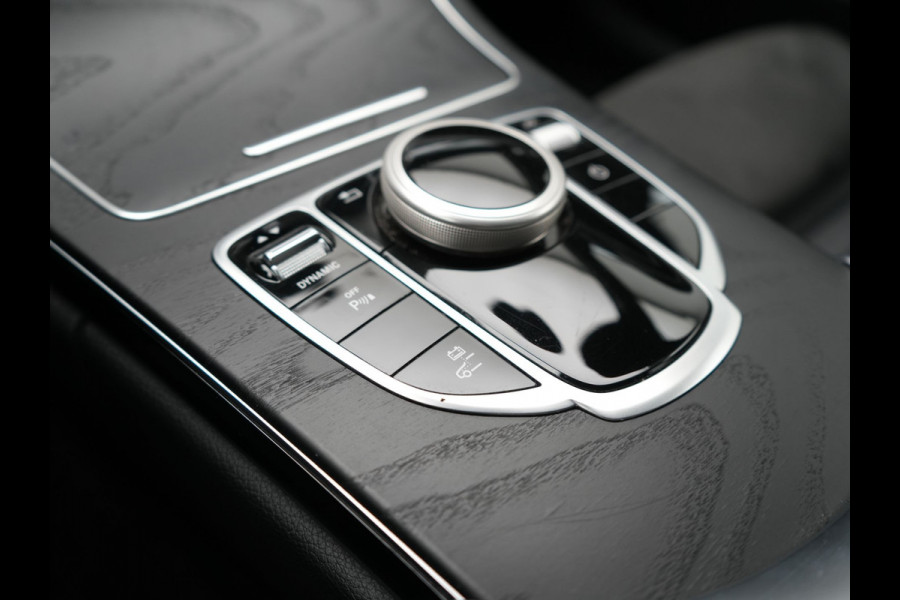 Mercedes-Benz C-Klasse Estate 300 e Business Solution AMG Plug In Hybrid 320pk PHEV | Trekhaak af Fabriek | Adaptive Cruise | Alcantara Sportstoelen Verwarmd | Apple Carplay | Camera | BLIS | 18"L.M |