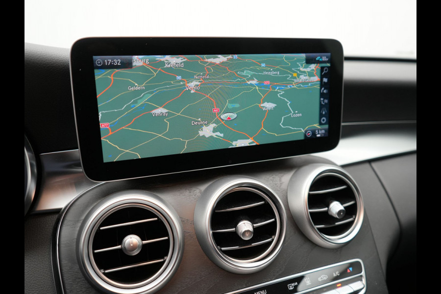 Mercedes-Benz C-Klasse Estate 300 e Business Solution AMG Plug In Hybrid 320pk PHEV | Trekhaak af Fabriek | Adaptive Cruise | Alcantara Sportstoelen Verwarmd | Apple Carplay | Camera | BLIS | 18"L.M |
