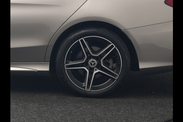 Mercedes-Benz C-Klasse Estate 300 e Business Solution AMG Plug In Hybrid 320pk PHEV | Trekhaak af Fabriek | Adaptive Cruise | Alcantara Sportstoelen Verwarmd | Apple Carplay | Camera | BLIS | 18"L.M |