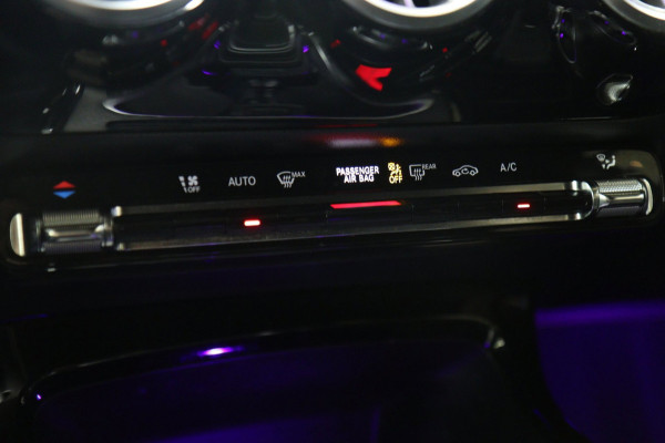 Mercedes-Benz A-Klasse 250 AMG EDITION / PANO/SFEERVER/BURM/CAM/STOELVER/VOL