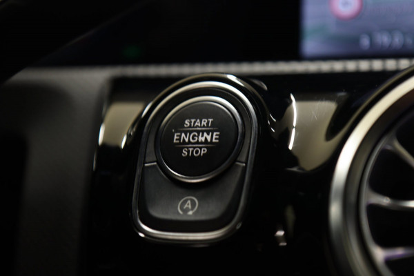 Mercedes-Benz A-Klasse 250 AMG EDITION / PANO/SFEERVER/BURM/CAM/STOELVER/VOL