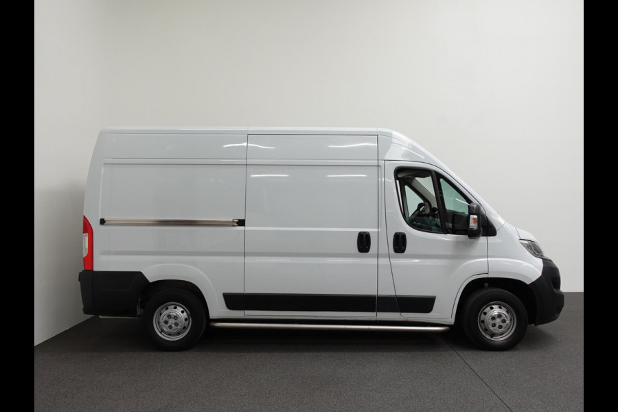 Citroën Jumper L2H2 120pk Navigatie Camera Airco Cruise control Trekhaak Sidebars 3-zits Euro6