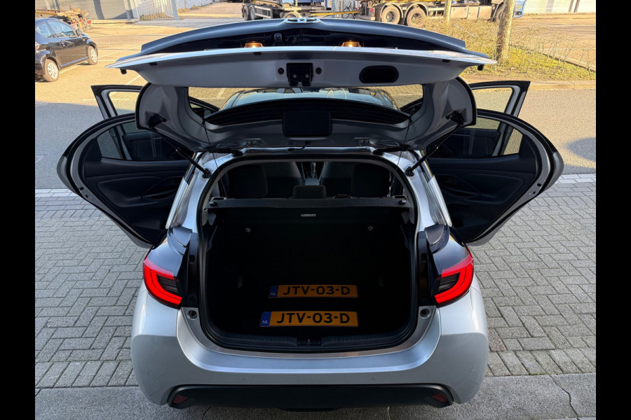 Toyota Yaris 1.5 Hybrid 130 Executive Apple CarPlay Bi-Tone