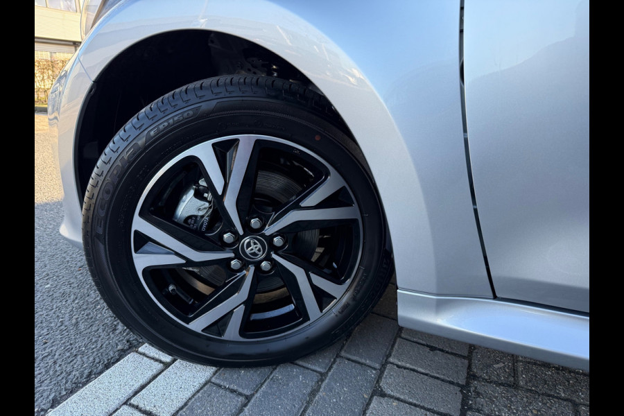 Toyota Yaris 1.5 Hybrid 130 Executive Apple CarPlay Bi-Tone
