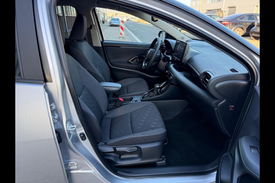 Toyota Yaris 1.5 Hybrid 130 Executive Apple CarPlay Bi-Tone