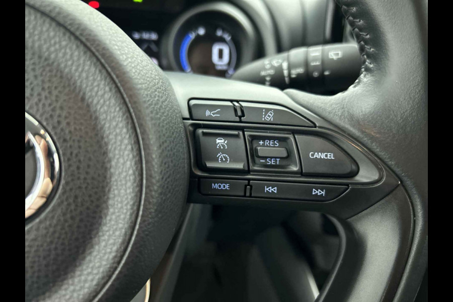 Toyota Yaris 1.5 Hybrid 130 Executive Apple CarPlay Bi-Tone
