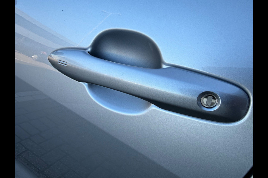 Toyota Yaris 1.5 Hybrid 130 Executive Apple CarPlay Bi-Tone