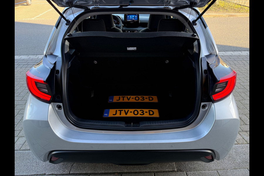 Toyota Yaris 1.5 Hybrid 130 Executive Apple CarPlay Bi-Tone