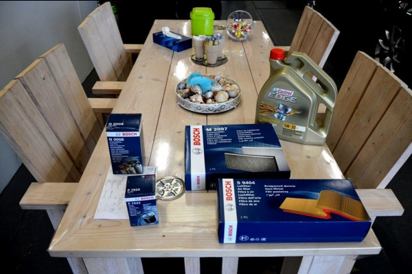 Toyota Yaris 1.5 Hybrid 130 Executive Apple CarPlay Bi-Tone