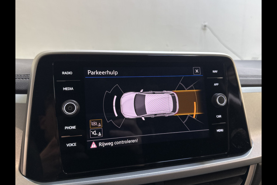 Volkswagen T-Roc TSI 115PK LIFE GOAL EDITION NAVI/CARPLAY/STOELVERWARMING/ FABRIEKSGARANTIE