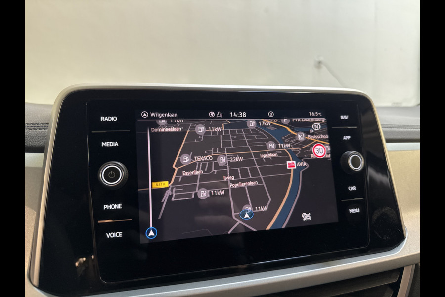 Volkswagen T-Roc TSI 115PK LIFE GOAL EDITION NAVI/CARPLAY/STOELVERWARMING/ FABRIEKSGARANTIE