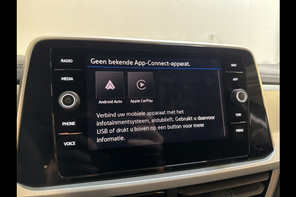 Volkswagen T-Roc TSI 115PK LIFE GOAL EDITION NAVI/CARPLAY/STOELVERWARMING/ FABRIEKSGARANTIE