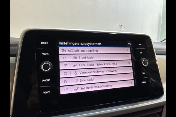 Volkswagen T-Roc TSI 115PK LIFE GOAL EDITION NAVI/CARPLAY/STOELVERWARMING/ FABRIEKSGARANTIE