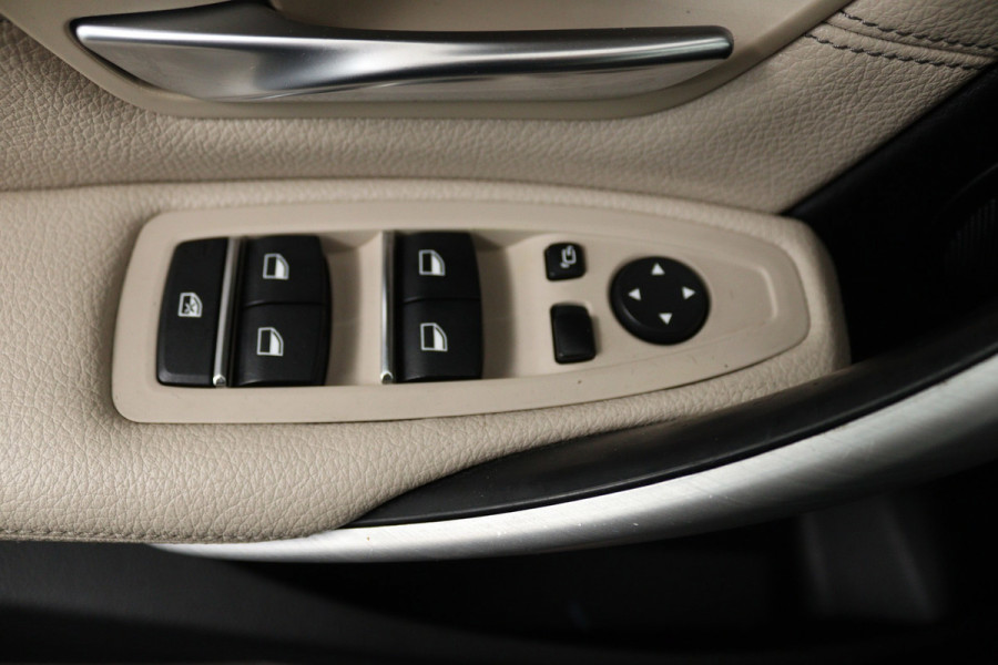 BMW 3 Serie Touring 320i Edition M Sport Shadow High Executive (PANORAMADAK, CAMERA, STOELVERWARMING, PARKEERSENSOREN)