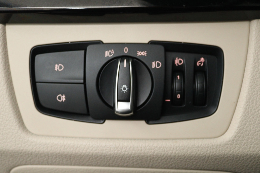 BMW 3 Serie Touring 320i Edition M Sport Shadow High Executive (PANORAMADAK, CAMERA, STOELVERWARMING, PARKEERSENSOREN)