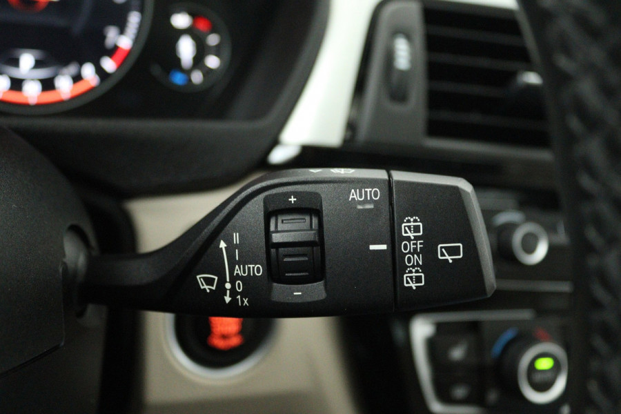 BMW 3 Serie Touring 320i Edition M Sport Shadow High Executive (PANORAMADAK, CAMERA, STOELVERWARMING, PARKEERSENSOREN)