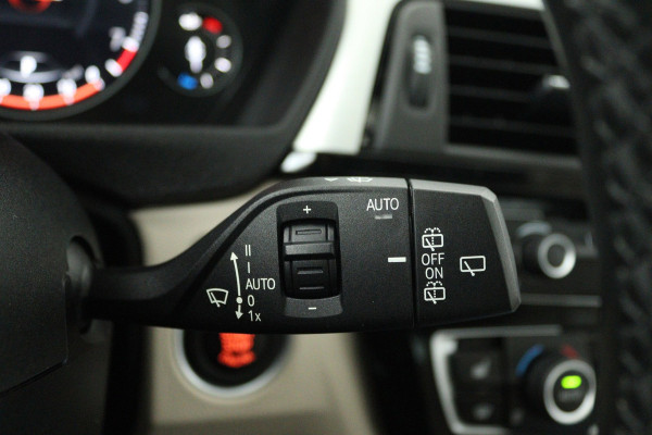 BMW 3 Serie Touring 320i Edition M Sport Shadow High Executive (PANORAMADAK, CAMERA, STOELVERWARMING, PARKEERSENSOREN)