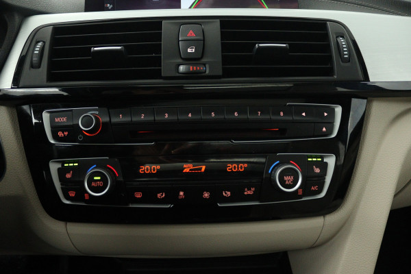 BMW 3 Serie Touring 320i Edition M Sport Shadow High Executive (PANORAMADAK, CAMERA, STOELVERWARMING, PARKEERSENSOREN)