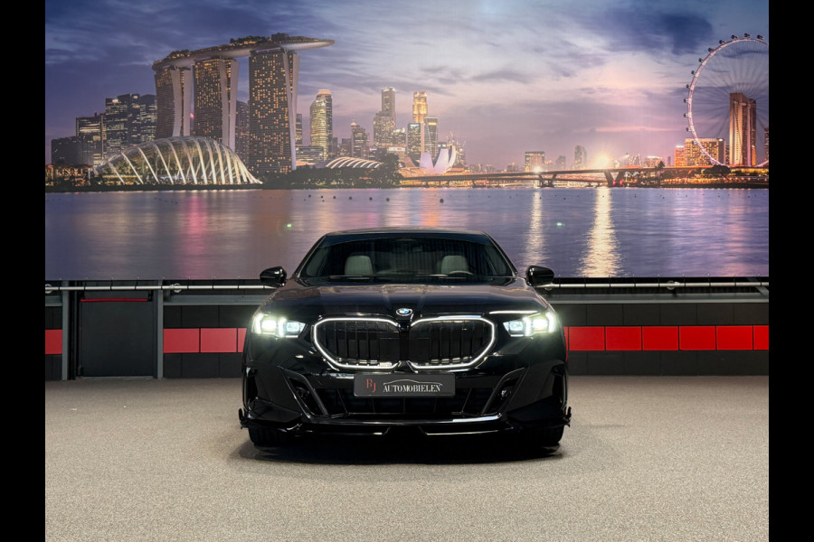 BMW 5 Serie 520i  M-Sport Pro|ShadowLine|Panorama|H/K|208PK