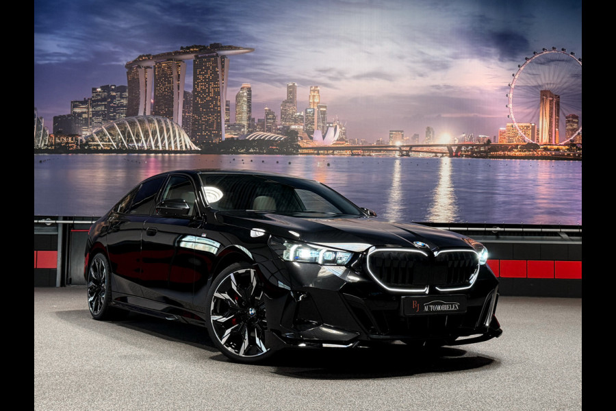 BMW 5 Serie 520i  M-Sport Pro|ShadowLine|Panorama|H/K|208PK