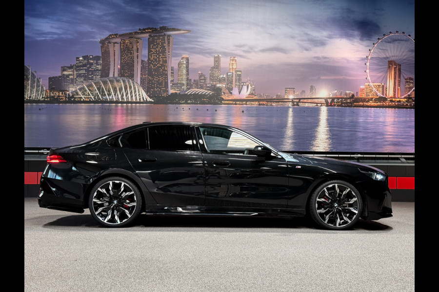 BMW 5 Serie 520i  M-Sport Pro|ShadowLine|Panorama|H/K|208PK