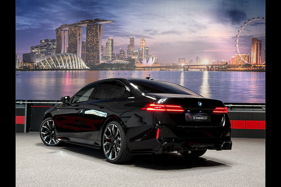 BMW 5 Serie 520i  M-Sport Pro|ShadowLine|Panorama|H/K|208PK