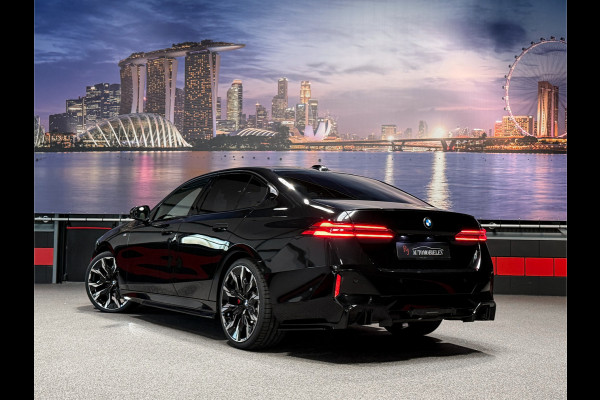 BMW 5 Serie 520i  M-Sport Pro|ShadowLine|Panorama|H/K|208PK