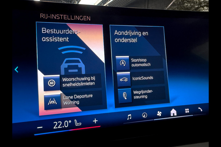 BMW 5 Serie 520i  M-Sport Pro|ShadowLine|Panorama|H/K|208PK