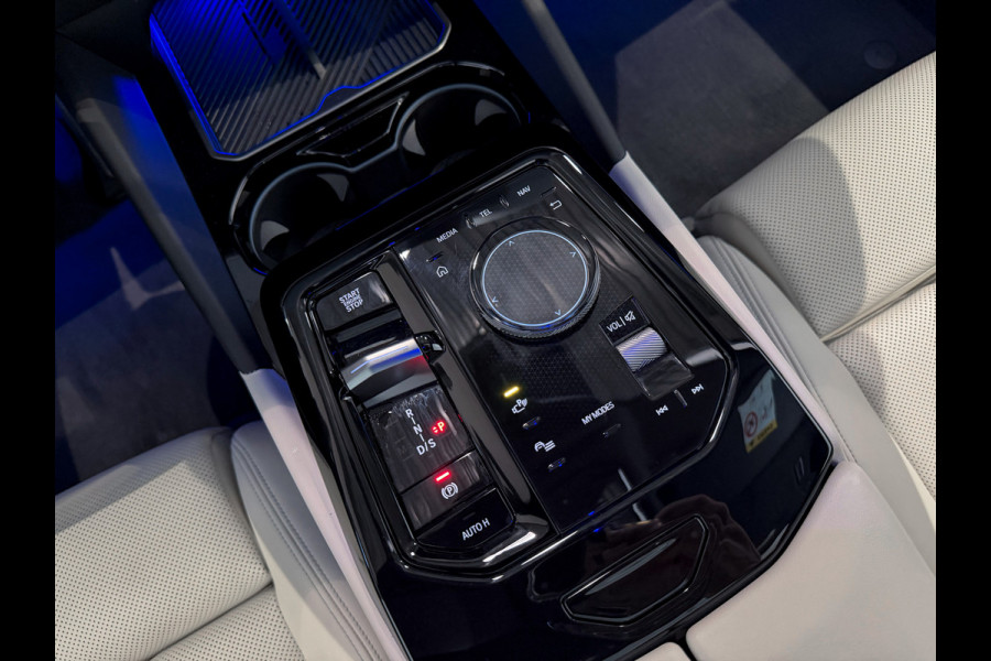 BMW 5 Serie 520i  M-Sport Pro|ShadowLine|Panorama|H/K|208PK