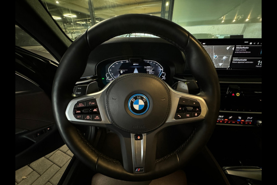BMW 5 Serie 545e xDrive High Executive M Sport Pano|Memory