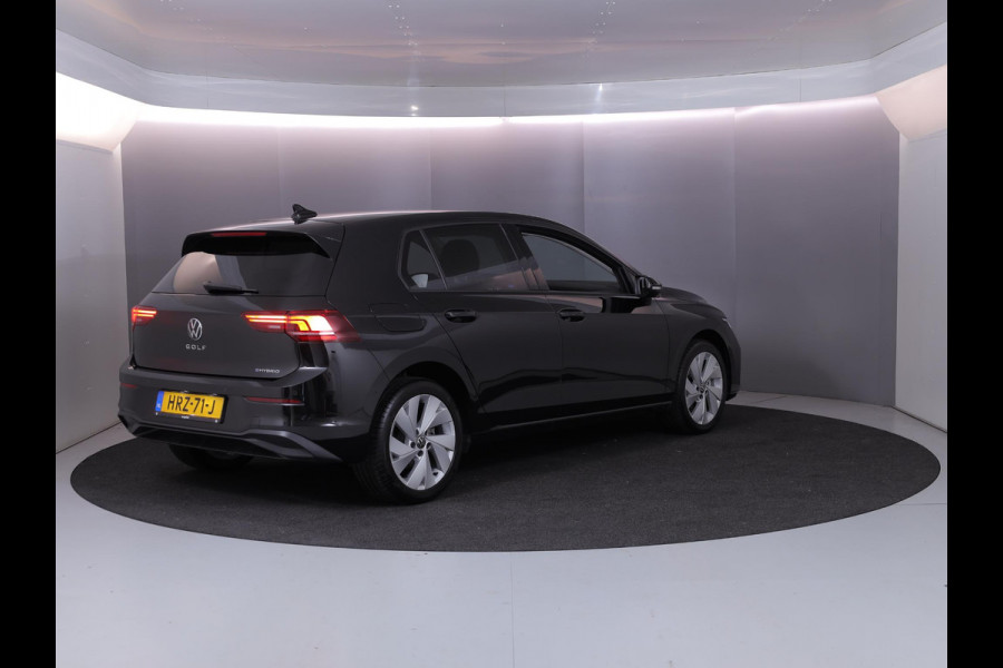 Volkswagen Golf 1.5 eHybrid Life Edition 204 pk Automaat (DSG) | Verlengde garantie | Navigatie via App | Parkeersensoren (Park assist) | Achteruitrijcamera |
