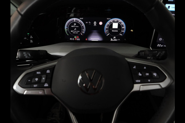 Volkswagen Golf 1.5 eHybrid Life Edition 204 pk Automaat (DSG) | Verlengde garantie | Navigatie via App | Parkeersensoren (Park assist) | Achteruitrijcamera |