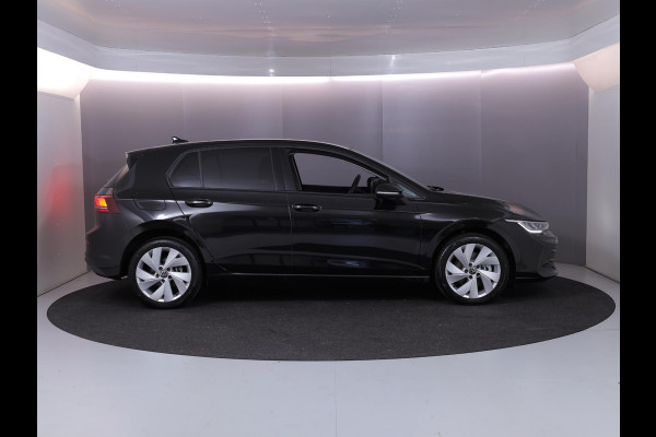 Volkswagen Golf 1.5 eHybrid Life Edition 204 pk Automaat (DSG) | Verlengde garantie | Navigatie via App | Parkeersensoren (Park assist) | Achteruitrijcamera |