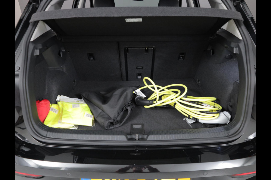 Volkswagen Golf 1.5 eHybrid Life Edition 204 pk Automaat (DSG) | Verlengde garantie | Navigatie via App | Parkeersensoren (Park assist) | Achteruitrijcamera |