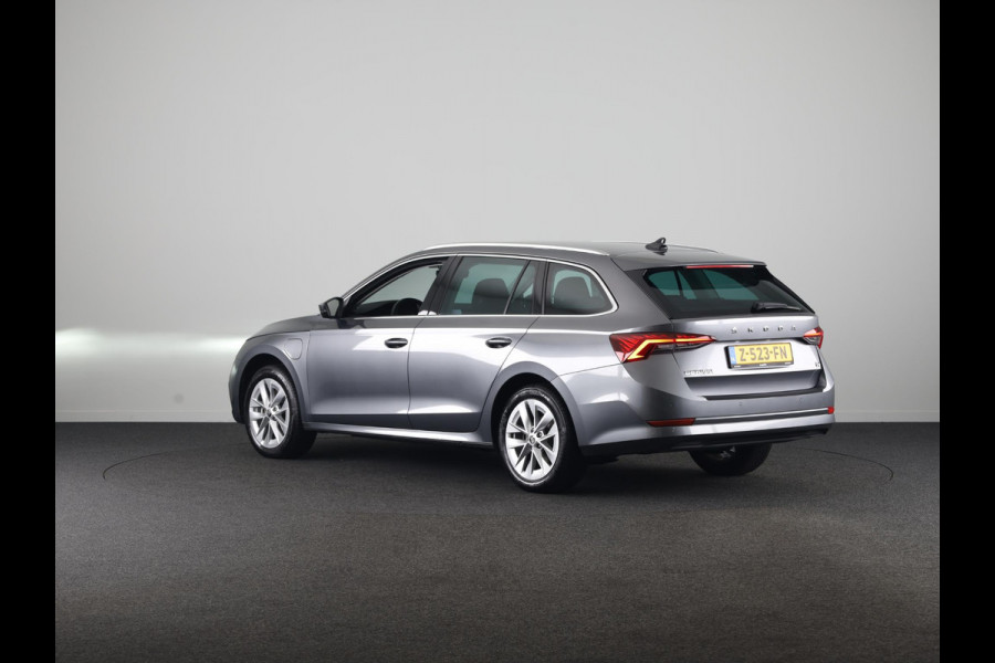Škoda Octavia Combi 1.4 TSI iV PHEV Business Edition 204 pk Automaat (DSG) | Verlengde garantie | Navigatie | Parkeersensoren | Adaptieve cruise control | Stoelverwarming |