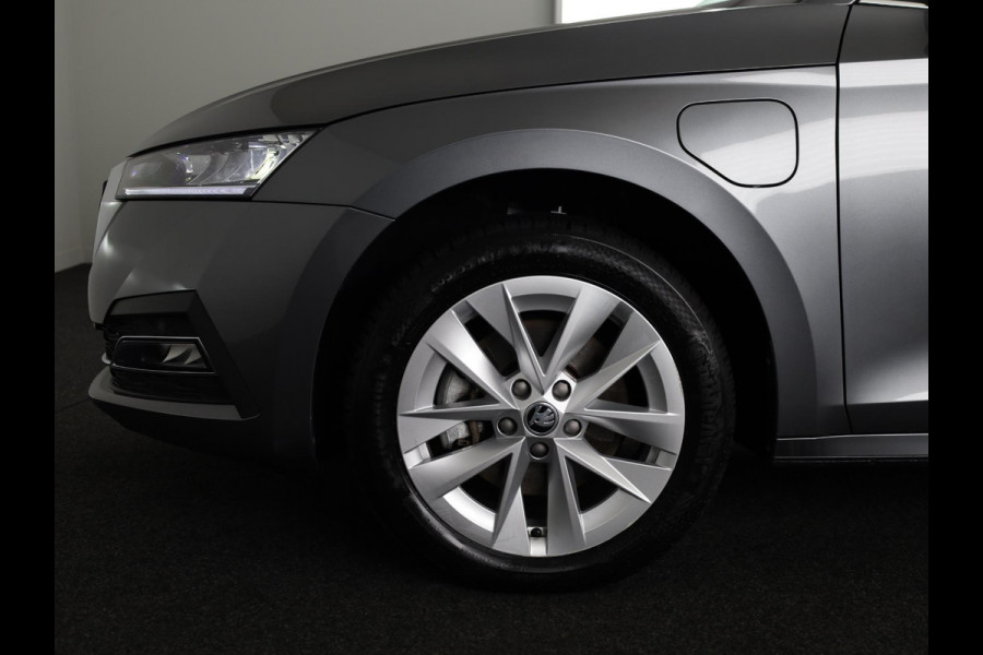 Škoda Octavia Combi 1.4 TSI iV PHEV Business Edition 204 pk Automaat (DSG) | Verlengde garantie | Navigatie | Parkeersensoren | Adaptieve cruise control | Stoelverwarming |