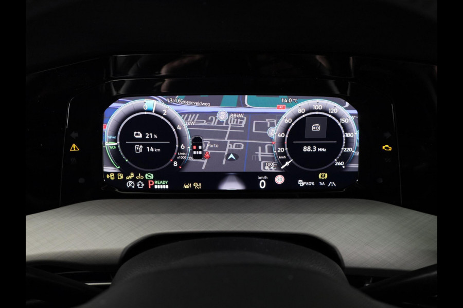 Volkswagen Golf Life Edition 1.5 eHybrid 204 PK | 18 "LM velgen | Stoel & Stuurverwarming | Camera |