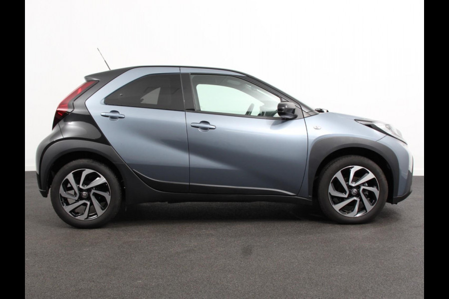 Toyota Aygo X 1.0 VVT-i S-CVT Automaat Trend | Navigatie | Apple Carplay/Android Auto | Climate Control | Cruise Control Adaptive | 17"Lichtmetalen velgen | Camera