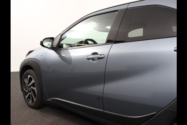 Toyota Aygo X 1.0 VVT-i S-CVT Automaat Trend | Navigatie | Apple Carplay/Android Auto | Climate Control | Cruise Control Adaptive | 17"Lichtmetalen velgen | Camera