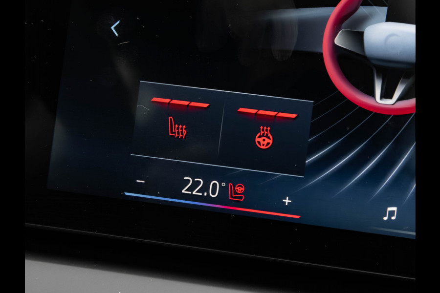 BMW X3 30e xDrive - M-Sport Pro - Pano - Trekhaak - ACC - Head-Up