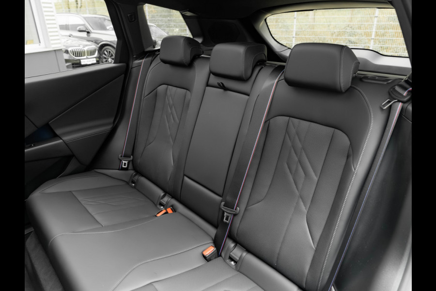BMW X3 30e xDrive - M-Sport Pro - Pano - Trekhaak - ACC - Head-Up