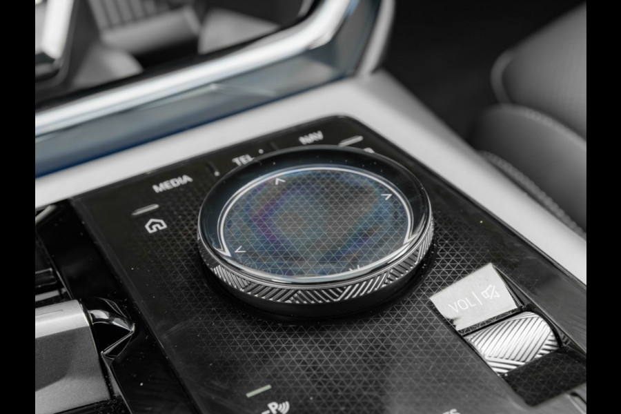 BMW X3 30e xDrive - M-Sport Pro - Pano - Trekhaak - ACC - Head-Up