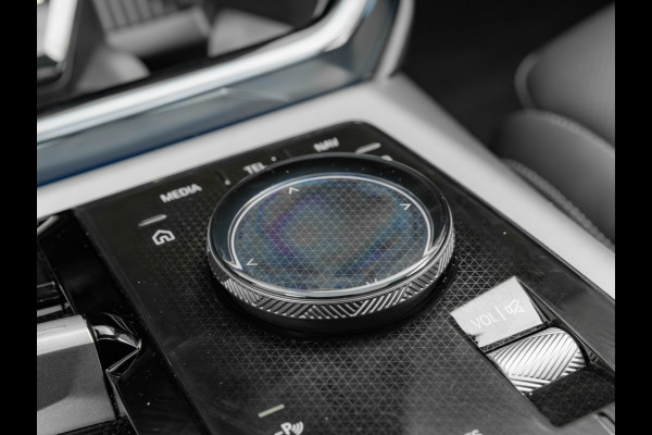 BMW X3 30e xDrive - M-Sport Pro - Pano - Trekhaak - ACC - Head-Up