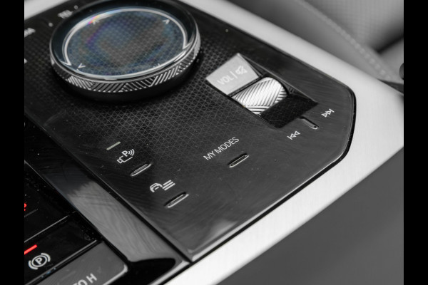 BMW X3 30e xDrive - M-Sport Pro - Pano - Trekhaak - ACC - Head-Up