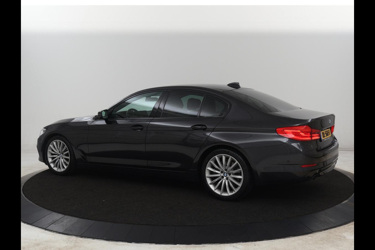 BMW 5 Serie 520i High Executive | Luxury Line | Nappaleder | Stoelverwarming | Camera | Sfeerverlichting | 19'' | Full LED | Navigatie | Park Assist | Cruise control | Bluetooth | Climate control