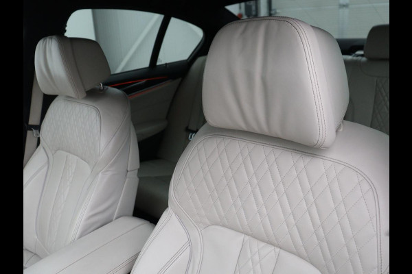 BMW 5 Serie 520i High Executive | Luxury Line | Nappaleder | Stoelverwarming | Camera | Sfeerverlichting | 19'' | Full LED | Navigatie | Park Assist | Cruise control | Bluetooth | Climate control