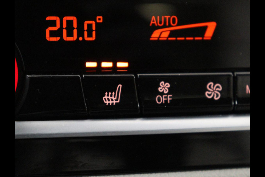 BMW 5 Serie 520i High Executive | Luxury Line | Nappaleder | Stoelverwarming | Camera | Sfeerverlichting | 19'' | Full LED | Navigatie | Park Assist | Cruise control | Bluetooth | Climate control