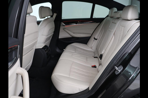 BMW 5 Serie 520i High Executive | Luxury Line | Nappaleder | Stoelverwarming | Camera | Sfeerverlichting | 19'' | Full LED | Navigatie | Park Assist | Cruise control | Bluetooth | Climate control