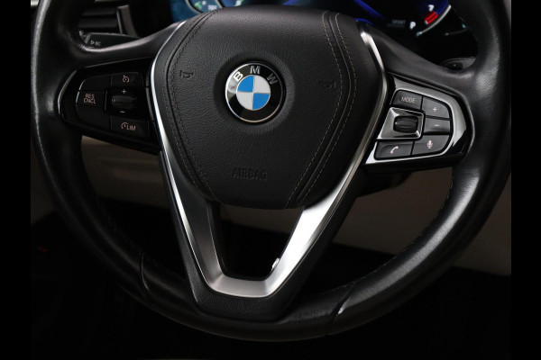 BMW 5 Serie 520i High Executive | Luxury Line | Nappaleder | Stoelverwarming | Camera | Sfeerverlichting | 19'' | Full LED | Navigatie | Park Assist | Cruise control | Bluetooth | Climate control